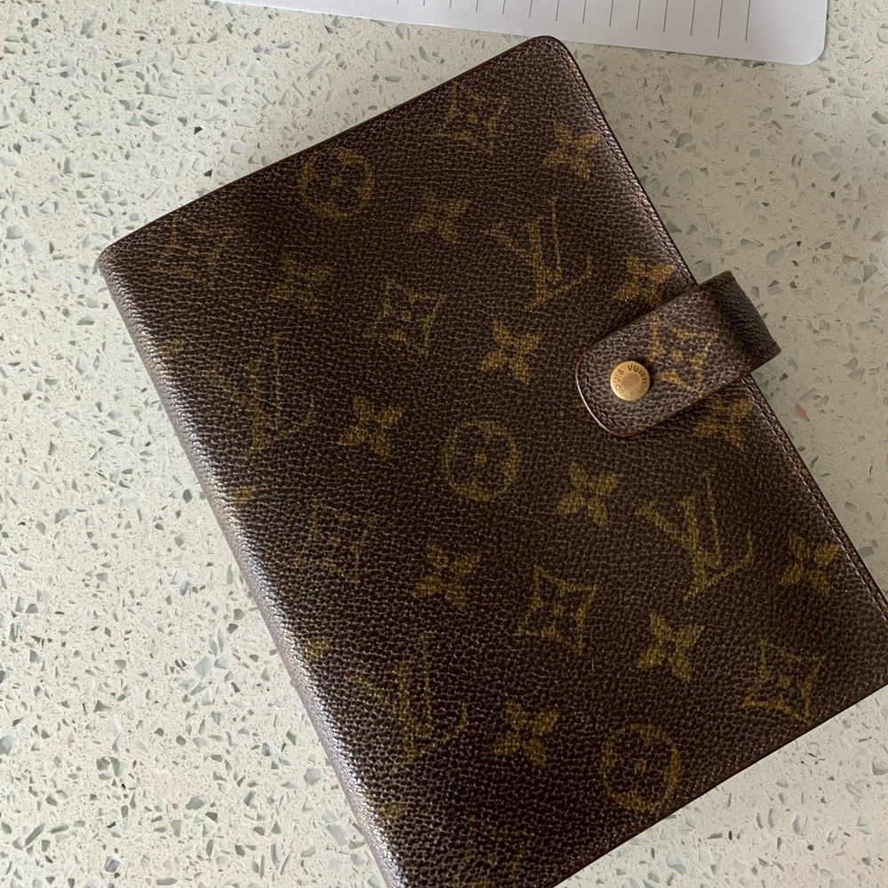 AUTHENTIC Louis Vuitton Monogram Agenda (medium)